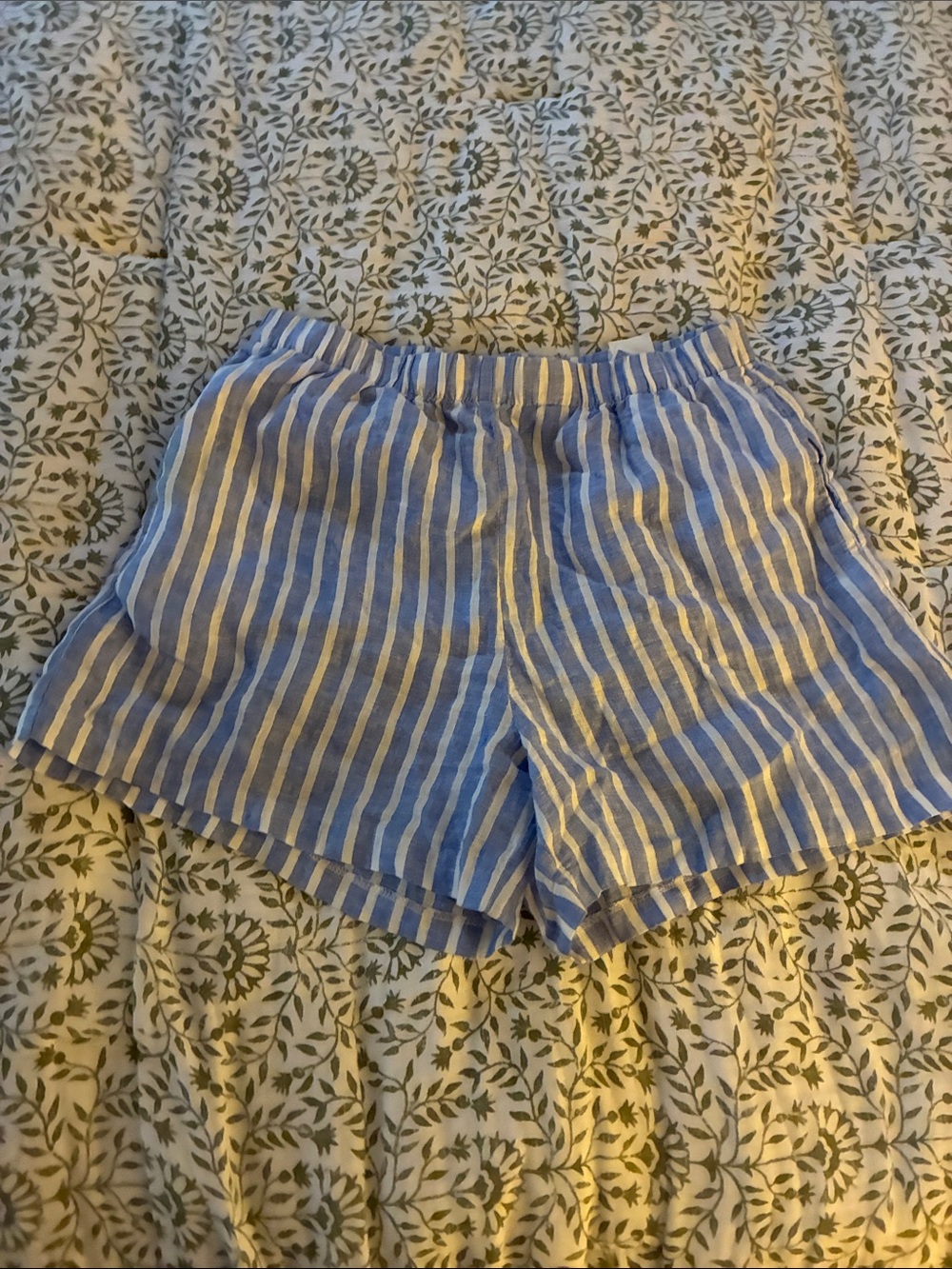 H&M Linen Blue and White Striped Women’s Elastic-Waist Shorts
